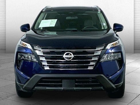 Used 2025 Nissan Rogue SV w/ SV Premium Package image 2