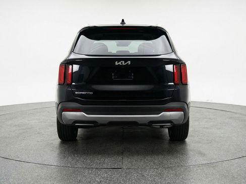 Used 2024 Kia Sorento S image 7