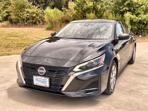 Used 2024 Nissan Altima 2.5 S FWD image 2