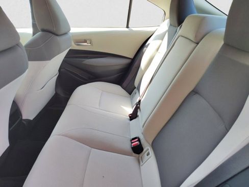 Used 2021 Toyota Corolla LE image 16