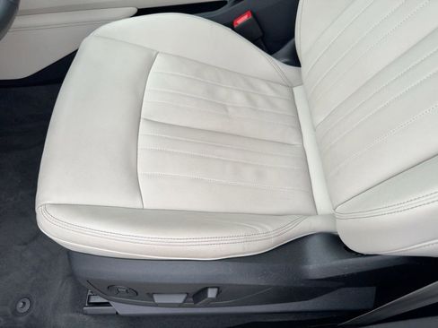 Used 2022 Audi e-tron Premium w/ Interior Protection Package image 14