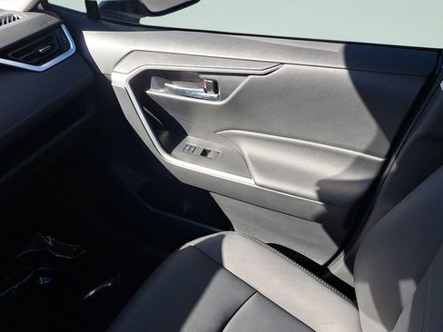 Used 2023 Toyota RAV4 XLE Premium image 16