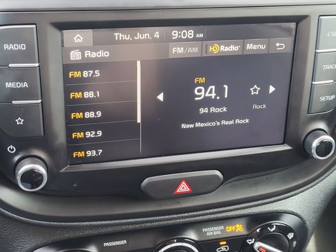 Used 2025 Kia Soul LX w/ LX Technology Package FWD image 27