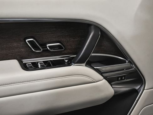 Used 2023 Land Rover Range Rover SE image 10