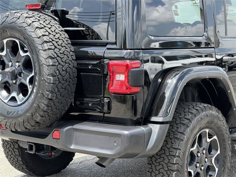 Used 2022 Jeep Wrangler Unlimited Rubicon 4xe w/ Cold Weather Group AWD/4WD image 10