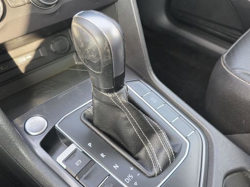 Used 2021 Volkswagen Tiguan SEL AWD/4WD image 16
