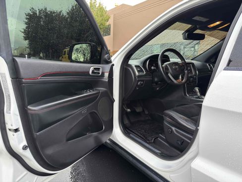 Used 2018 Jeep Grand Cherokee Trailhawk image 34