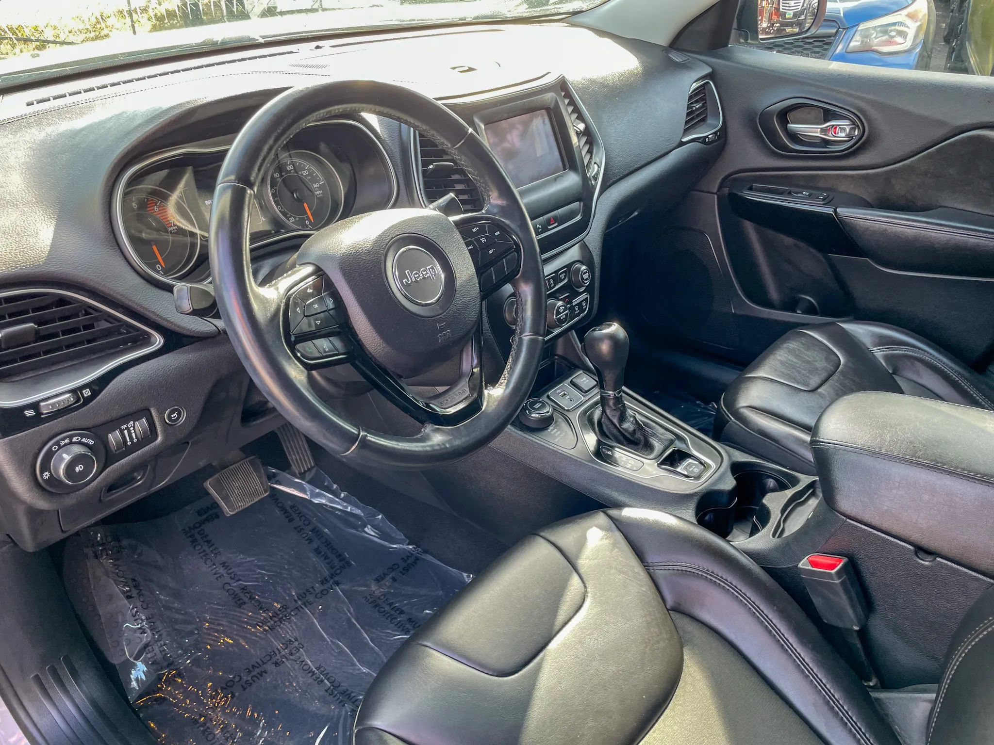 Used 2019 Jeep Cherokee Latitude Plus AWD/4WD image 12