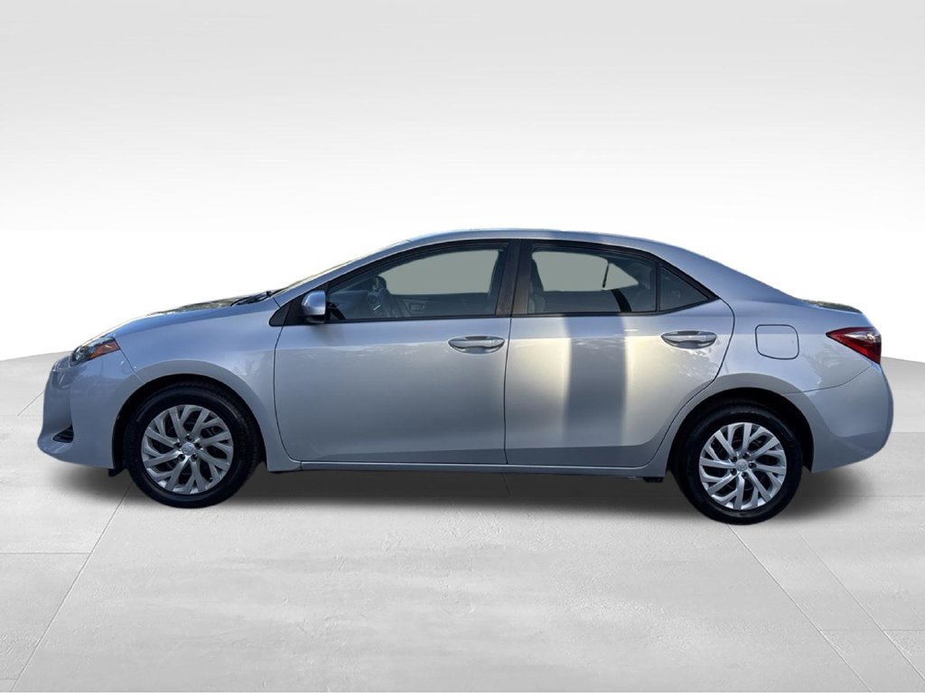 Used 2019 Toyota Corolla LE FWD image 2