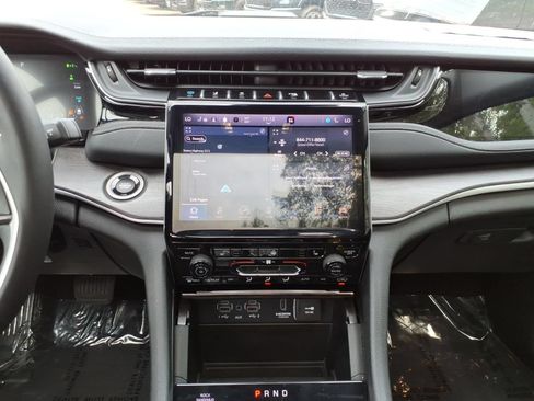 Used 2024 Jeep Grand Cherokee Limited 4xe AWD/4WD image 21