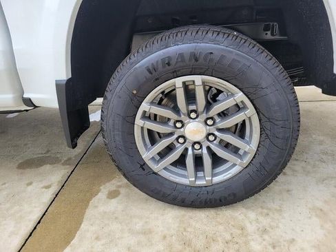 New 2025 Chevrolet Colorado LT w/ LT Convenience Package image 7