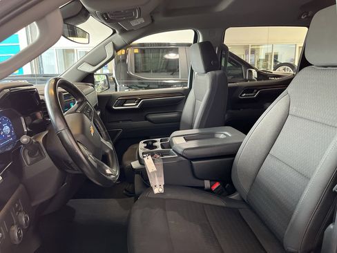 Used 2025 Chevrolet Silverado 1500 LT RWD image 11