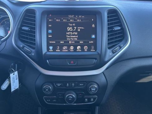 Used 2016 Jeep Cherokee Trailhawk w/ Cold Weather Group image 16