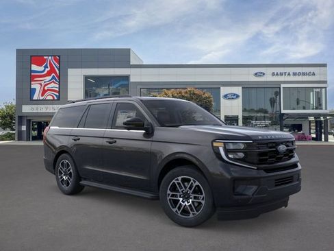New 2026 Ford Expedition Active RWD image 7