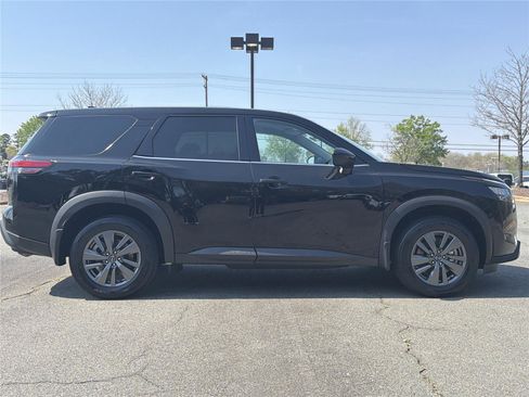 Used 2024 Nissan Pathfinder S AWD/4WD image 27