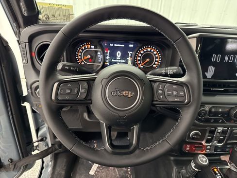 New 2025 Jeep Gladiator Rubicon image 16