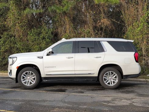 Certified 2024 GMC Yukon SLT w/ SLT Luxury Package image 8