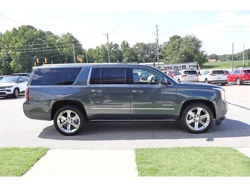 Used 2020 GMC Yukon XL Denali w/ Denali Premium Package AWD/4WD image 6