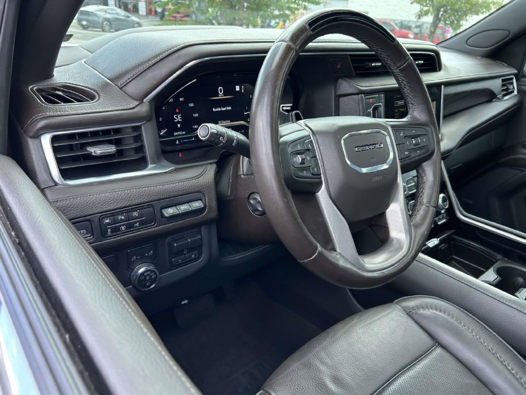 Used 2023 GMC Yukon Denali w/ Denali Reserve Package RWD image 12