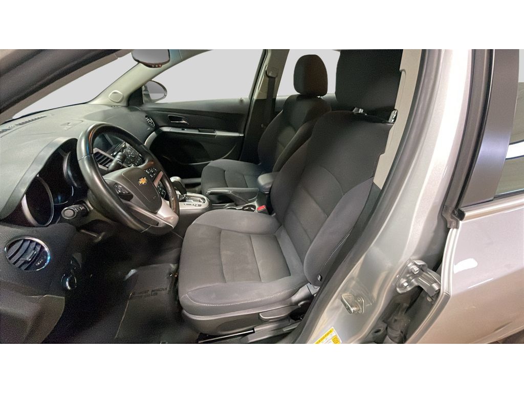 Used 2014 Chevrolet Cruze LT w/ Technology Package FWD image 10