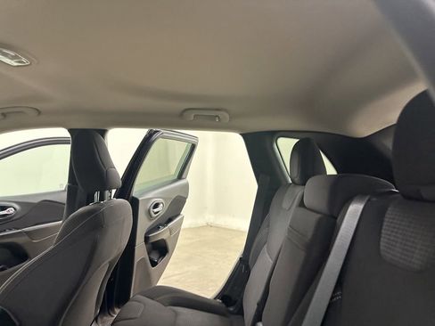 Used 2015 Jeep Cherokee Latitude w/ Comfort/Convenience Group image 29