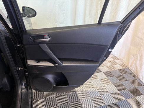 Used 2010 MAZDA MAZDA3 i Touring image 11