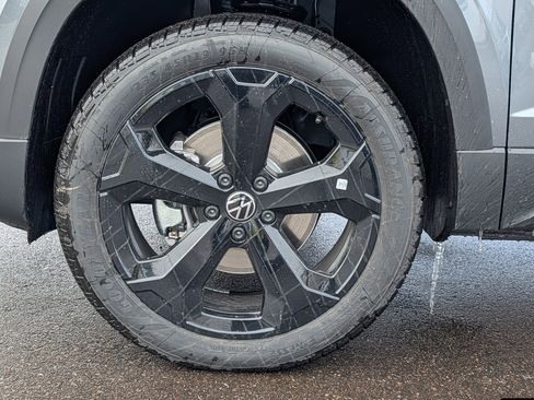 New 2026 Volkswagen Taos SEL image 3