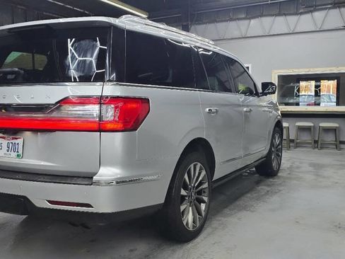 Used 2019 Lincoln Navigator Select image 5