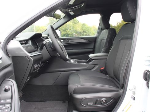 New 2025 Jeep Grand Cherokee L Laredo image 3