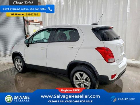 Used 2021 Chevrolet Trax LS w/ Fleet Convenience Package AWD/4WD image 3