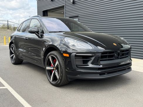 Certified 2023 Porsche Macan S image 9
