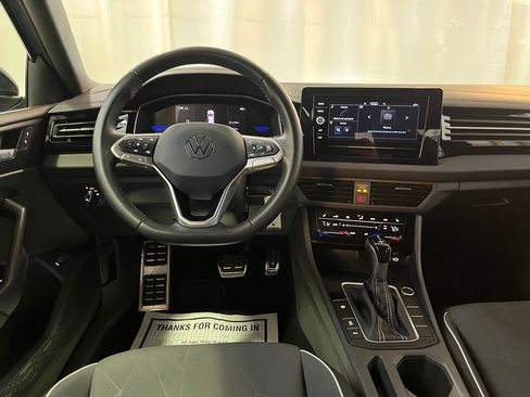 Certified 2025 Volkswagen Jetta Sport image 20