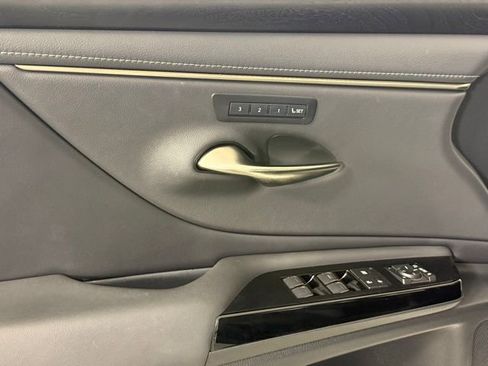 Used 2022 Lexus ES 300h w/ Premium Package image 14