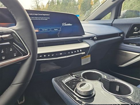 New 2026 Cadillac Optiq Luxury 2 image 27