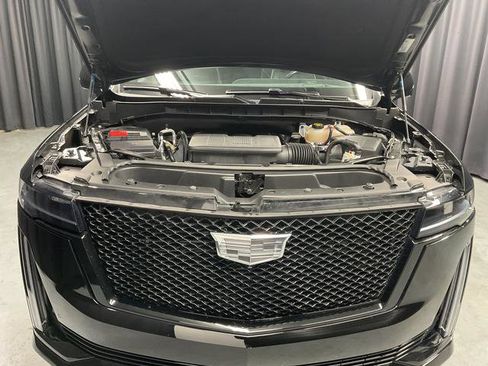 Used 2023 Cadillac Escalade Sport w/ LPO, ONYX Package image 17