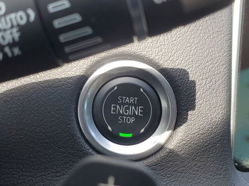 Used 2019 Cadillac XT4 Sport FWD image 29