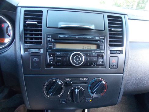 Used 2007 Nissan Versa SL image 12