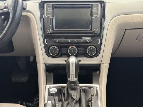 Used 2019 Volkswagen Passat 2.0T Wolfsburg image 24