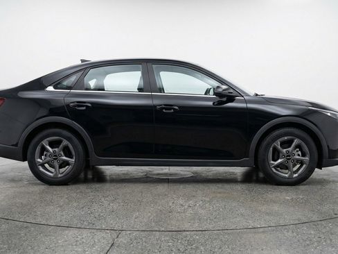 Used 2025 Kia K4 LXS image 11