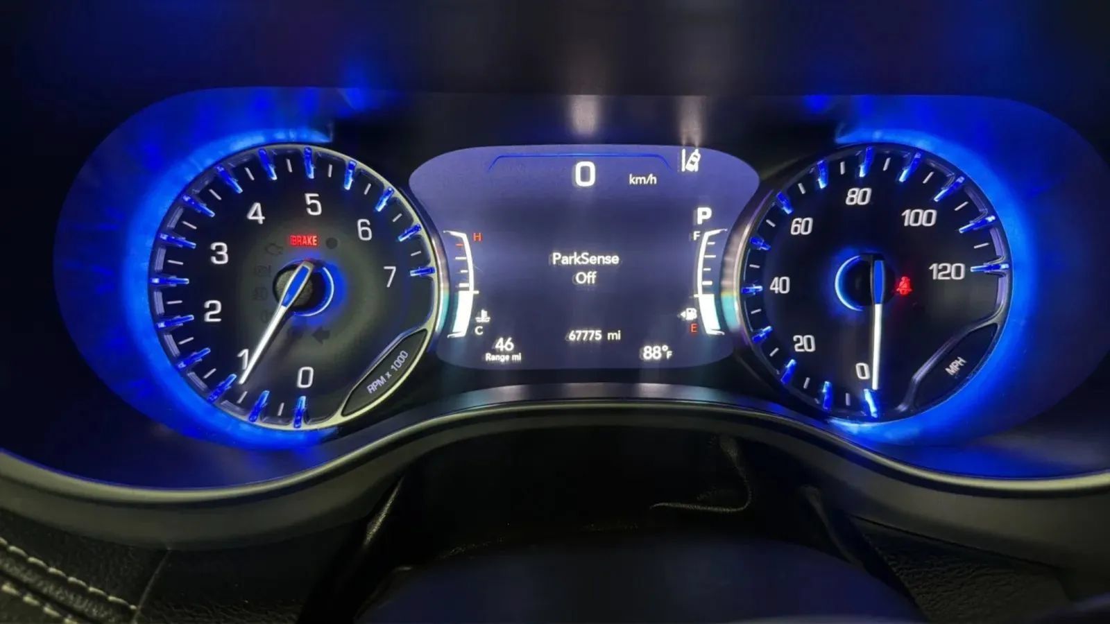 Used 2018 Chrysler Pacifica Limited w/ Advanced Safetytec Group FWD image 12