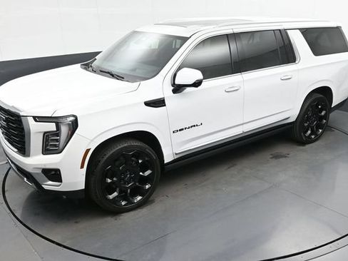 Used 2025 GMC Yukon XL Denali AWD/4WD image 47