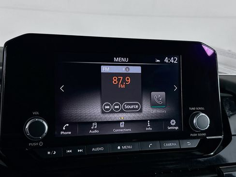 Used 2025 Nissan Pathfinder SV image 21