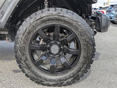 Used 2023 Jeep Gladiator Rubicon w/ Cold Weather Group image 11