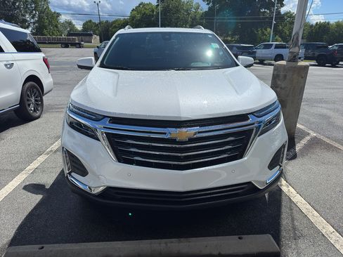 Used 2024 Chevrolet Equinox Premier FWD image 2