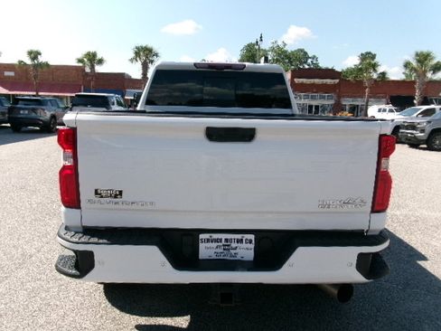 Used 2024 Chevrolet Silverado 2500 High Country w/ High Country Premium Package AWD/4WD image 4
