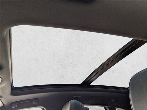 Used 2021 Porsche Macan image 16