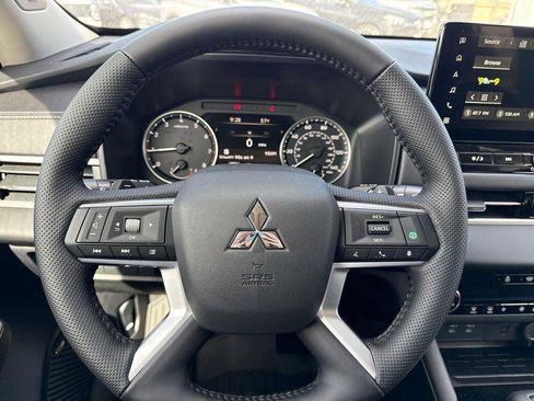 New 2026 Mitsubishi Outlander AWD image 19