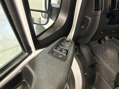 Used 2025 RAM ProMaster 2500 w/ Convenience Group FWD image 14