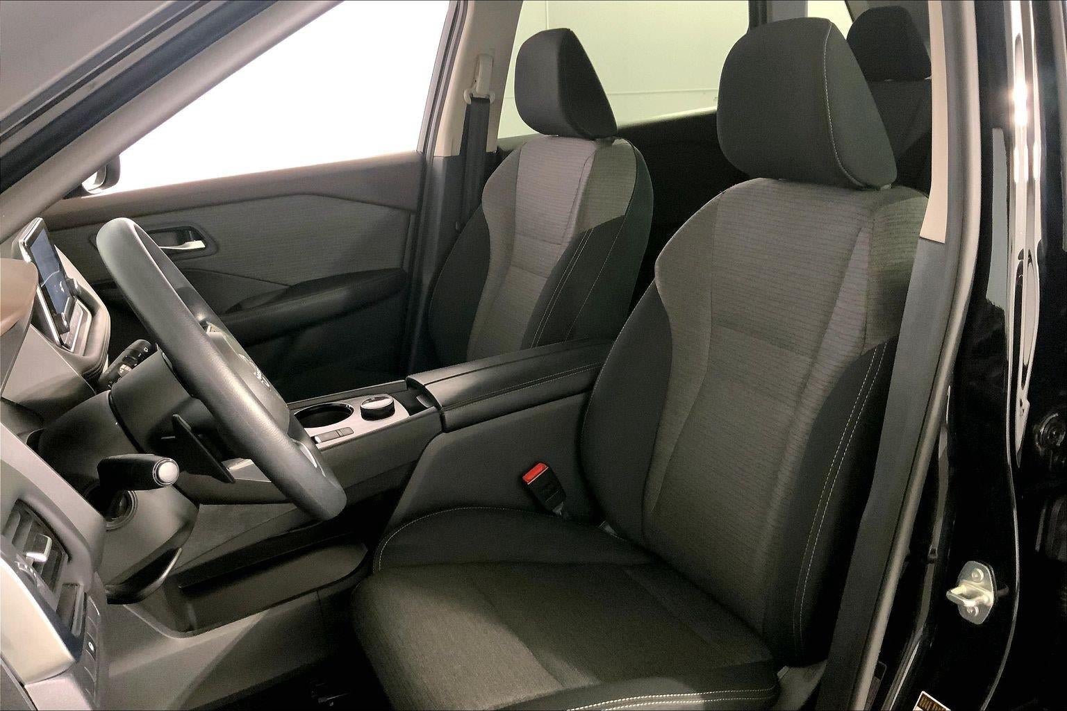 Used 2023 Nissan Rogue SV AWD/4WD image 18