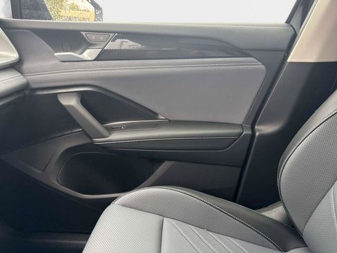 New 2025 Volkswagen Tiguan SE image 25